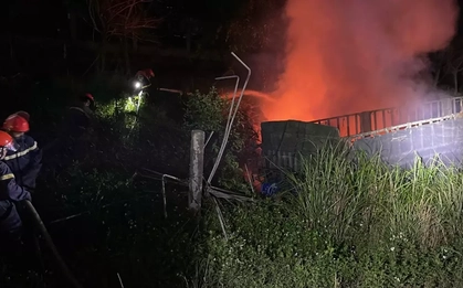 Tai nạn trên quốc lộ 1, xe đầu kéo bốc cháy, tài xế tử vong