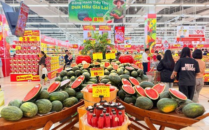 Dưa hấu, xoài vào mùa, giá rẻ bất ngờ