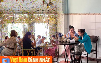 "Rớt đũa có ngay đôi mới, ăn bún đậu xe máy đã dắt sẵn quay đầu" - TP.HCM làm dịch vụ tinh tế cỡ này!