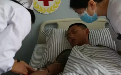 Người đàn ông 31 tuổi đột quỵ trong khi ngủ dù không rượu bia hay hút thuốc, bác sĩ nhắc: "Phòng bệnh hơn chữa bệnh"