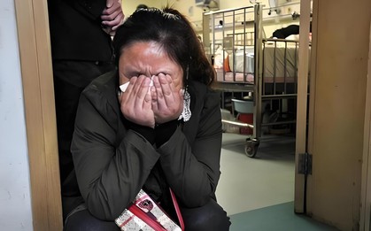 Mẹ nghỉ việc 3 năm kèm con học, bật khóc khi nghe con nói một câu: "Đời tôi coi như hết!"