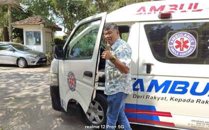 Chuyến đi chơi nước ngoài của gia đình kết thúc trong bi kịch, 2 con trở về cùng với tro cốt của mẹ