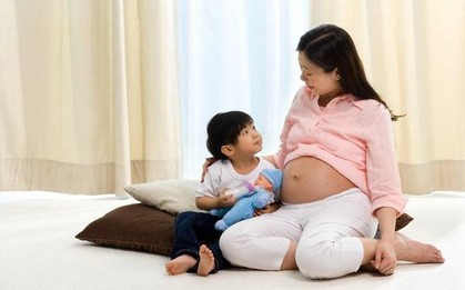 Tin vui cho hàng triệu gia đình từ 1.7: Phụ nữ sinh con thứ 2 được nghỉ 7 tháng, chồng nghỉ 10 ngày