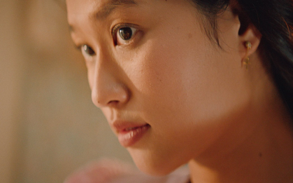 Hoa hậu Vbiz khoe mặt mộc thật đến từng lỗ chân lông trên phim: Ngoài đời siêu xinh siêu sang, ăn mặc đẹp đỉnh