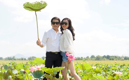 Cuộc sống tuổi 50 của "ông hoàng nhạc đỏ" và mối tình từ thời cấp 3: Quấn quýt không rời