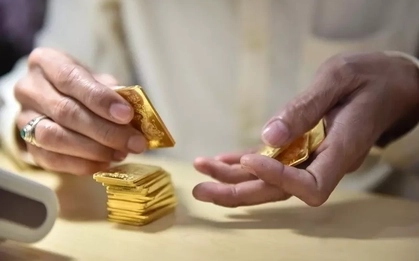 Người 'ôm' vàng lỗ rất nặng, cảnh báo rủi ro lớn