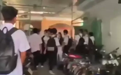 Nam sinh lớp 11 bị đánh hội đồng phải nhập viện cấp cứu