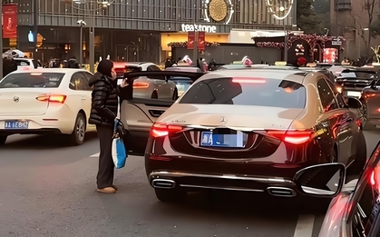 Video một người phụ nữ bước ra từ xe Maybach trước cổng trường quốc tế gây xôn xao