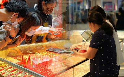 Quyết tâm mua vàng: Khi các “bà dì” quanh năm lo việc bếp núc đầu tư, kiến thức “bằng 0” vẫn khiến khối người phải nể!