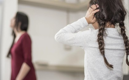 Có 1 kiểu gia đình mới đang lan rộng: Cha mẹ nghĩ mình đã làm rất tốt, nhưng con lại sống trong đau khổ