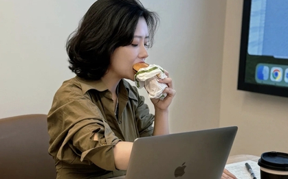 Nghịch lý chốn công sở: Cống hiến 5 năm lương dậm chân tại chỗ, lính mới 6 tháng cất nhắc vèo vèo chỉ vì giỏi "làm màu"?