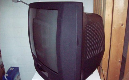 Tại sao ngày xưa mọi người thường vỗ vài cái để sửa TV bị nhiễu?