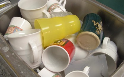 4 loại cốc dễ "phá thận", hại não vì giấu vi nhựa, kim loại nặng: Bác sĩ cảnh báo "đừng đựng nước nóng"