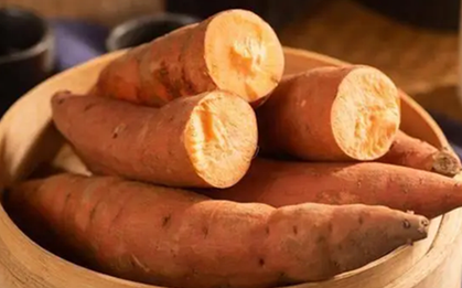 Người đàn ông 55 tuổi mắc tiểu đường ngày nào cũng ăn khoai lang, 5 tháng sau đi khám, bác sĩ vội hỏi: "Ông đã làm gì?"