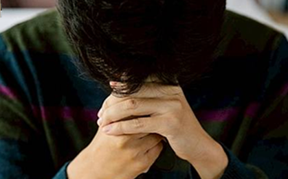 Chàng trai 23 tuổi chưa từng làm "chuyện ấy" bỗng bị mụn cóc sinh dục, nguyên xuất phát từ... người cha