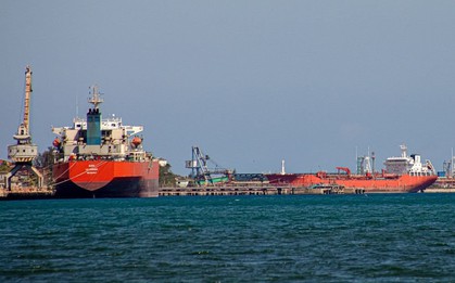 Đang trên đường tới Cuba, một tàu chở 200.000 thùng dầu Nga bất ngờ đổi hướng tới nước láng giềng của Havana