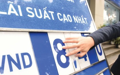 Lãi suất tiết kiệm thực tế vượt xa mức công bố: Có ngân hàng niêm yết 3,5% nhưng nhân viên chào khách hơn 7%