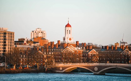 Harvard vs MIT: Trường nào khó vào hơn?