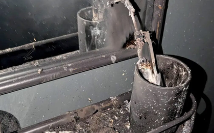 Đang ngủ say, cô gái choàng tỉnh thấy cảnh tượng "đáng sợ" ngay trong nhà