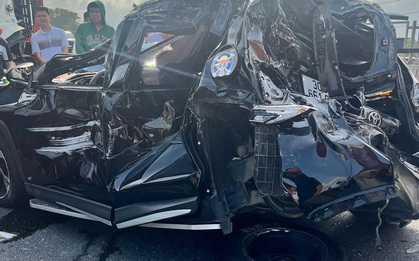 Hiện trường kinh hoàng vụ tai nạn liên hoàn 6 xe trên cao tốc, có xe bị vò nát