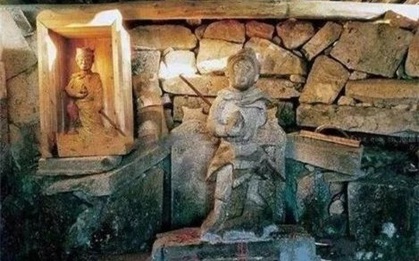 Mộ cổ 700 năm khắc tên 4 chữ “Tề Thiên Đại Thánh”: Bên dưới là ai?