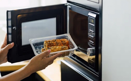 Bác sĩ đa khoa cảnh báo đến tất cả người dùng lò vi sóng