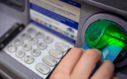 Sự thật bất ngờ phía sau tiếng 'xoành xoạch' của máy ATM khi rút tiền: Không phải đếm tiền như nhiều người nghĩ