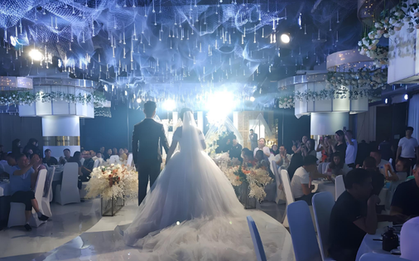 Đi ăn cưới bạn học, tôi bất ngờ gặp lại một người mà chỉ cần nhìn nhau một cái, tôi biết ngay là sẽ có chuyện xảy ra