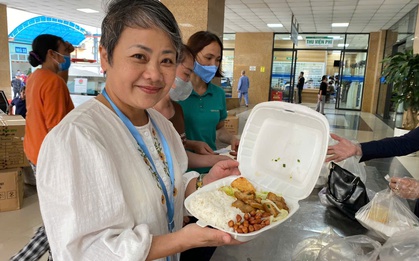 Nữ cán bộ ung thư phổi 10 năm miệt mài 'giành' sự sống cho bệnh nhân nghèo