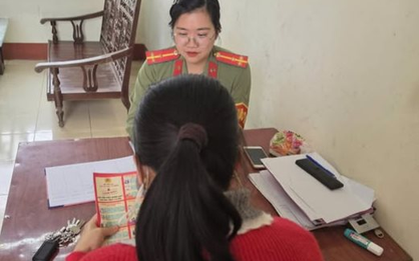 Công an làm việc với người phụ nữ 35 tuổi có thông báo liên quan đến vụ án rửa tiền 21,6 tỷ đồng