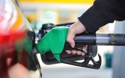 Giá xăng RON 95 giảm hơn 5.600 đồng/lít