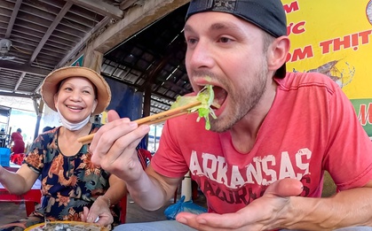 Muốn nói "Tôi ăn nhiều", anh Tây lỡ miệng thành "Tôi ăn nhậu" và cái kết khiến cả bàn cười nghiêng ngả