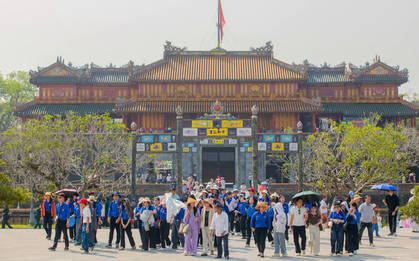 Mở cửa di tích dịp Giải phóng Huế, hàng nghìn du khách tham quan