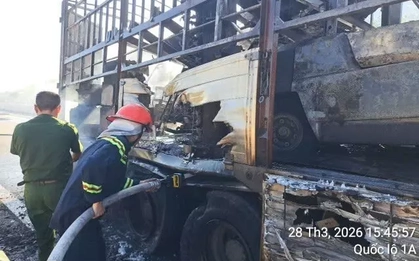 Xe tải cháy trơ khung trên cao tốc Cam Lâm - Vĩnh Hảo