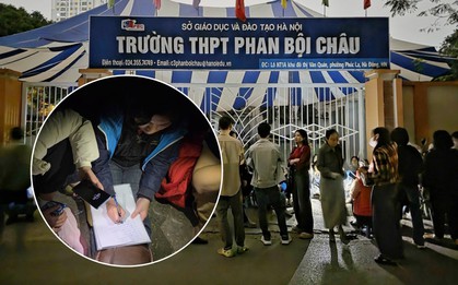 Phụ huynh đội mưa chờ nộp hồ sơ lớp 10 cho con từ 1-2h sáng: Nhà trường lên tiếng