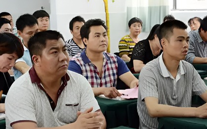 Người bố công nhân ở Hà Nội than thở chuyện con trai, 1 người hỏi ngược: "Mỗi tối anh có ngủ ngon không? Anh ăn ngon không?"