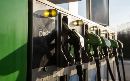 Đang trên đường tới châu Âu, loạt tàu chở 1,2 triệu thùng dầu đột ngột chuyển hướng giữa biển: 'Lục địa già' chuẩn bị đón tin xấu