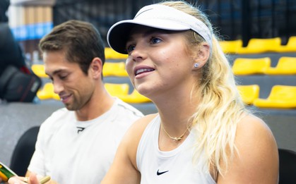 Nữ hoàng pickleball Anna Leigh Waters cùng dàn sao PPA hồ hởi kí tặng người hâm mộ Việt Nam