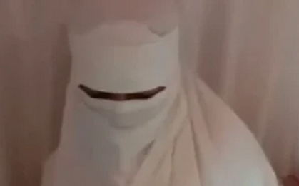 Cô dâu 20 tuổi ngất xỉu khi nhìn thấy nhan sắc của chú rể 69 tuổi