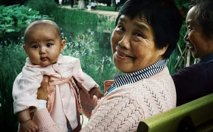 Câu chuyện ở công viên phơi bày 1 kiểu "lợi dụng" cha mẹ tinh vi của con cái