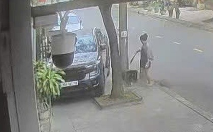 Người phụ nữ có “hành động lạ” trên phố khiến nhiều người hoảng hốt