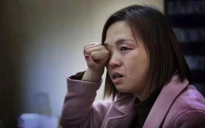 12 năm sau khi trượt cao đẳng, người phụ nữ đến ngân hàng làm thẻ tín dụng thì được thông báo: “Hồ sơ ở đây ghi chị đã tốt nghiệp”