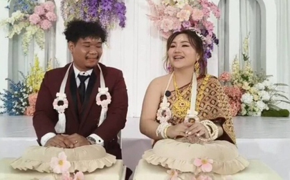 Cô dâu mang sính lễ, lái xe mui trần đến cầu hôn chú rể