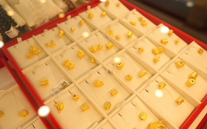 “Anh mua gì cũng được… nhưng phải đúng ý em”: Năm nay tặng vàng thì sao!