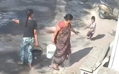 Bà nội đổ nước sôi vào người cháu trai, hé lộ lý do