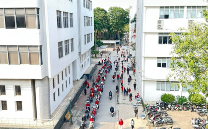 Cảnh trật tự hiếm thấy vào giờ cao điểm tại số 1 Đại Cồ Việt