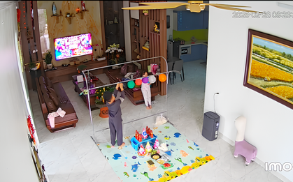 Xem clip 2 em bé tổ chức sinh nhật cho mẹ, dân mạng khen "sao mà khéo dạy con"