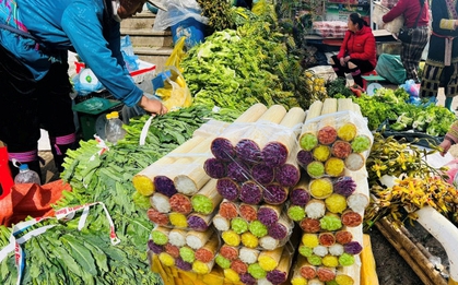 Đi du lịch Tây Bắc đầu năm, đừng quên ghé chợ phiên: Ôm "kho báu" nấm quý, mật rừng, rau sạch về xuôi với giá hợp lý cũng mua được!