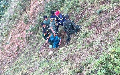 Xe tải lao xuống vực sâu ở Quảng Ngãi, 3 người thương vong