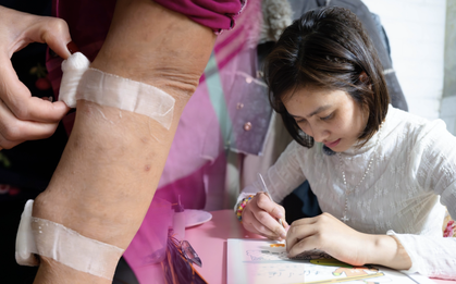 Có một xóm ở Hà Nội, nơi phụ nữ đếm thời gian bằng những ca lọc máu